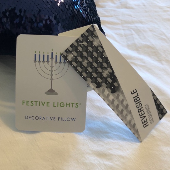 New FESTIVE LIGHTS Hanukkah Blue Silver White Sequins Pillow NWT Happy Holidays - Picture 5 of 5